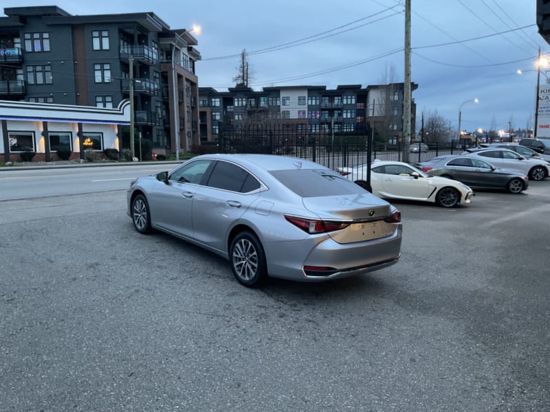 Lexus ES 2022 price $43,995