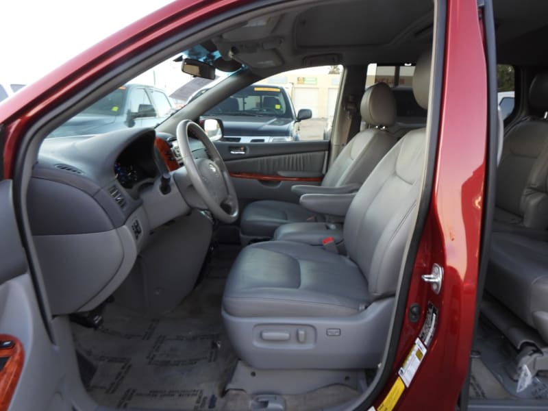 Toyota Sienna 2010 price $13,995