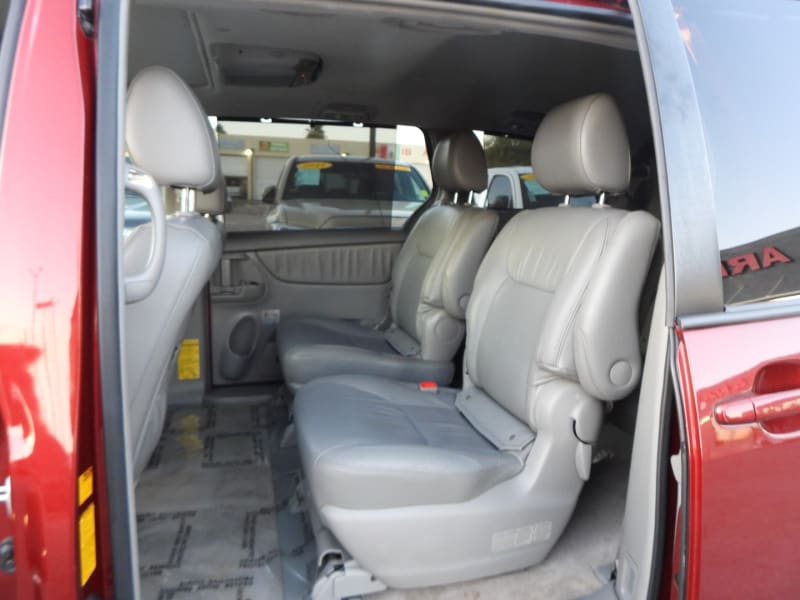 Toyota Sienna 2010 price $13,995