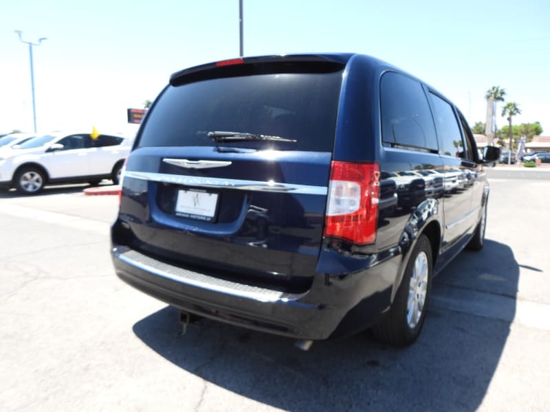 Chrysler Town & Country 2016 price $9,995