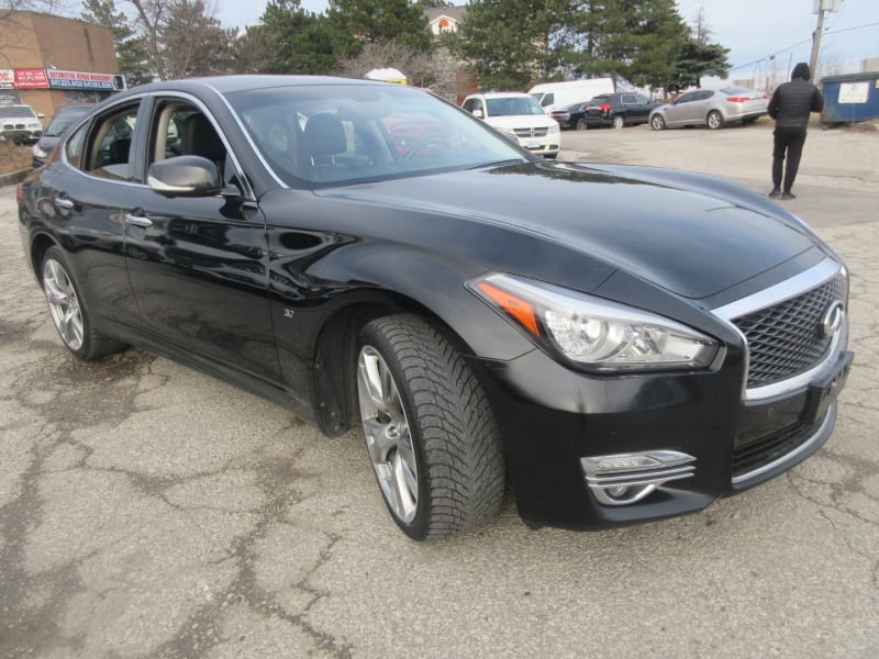 Infiniti Q70 2015 price $11,900