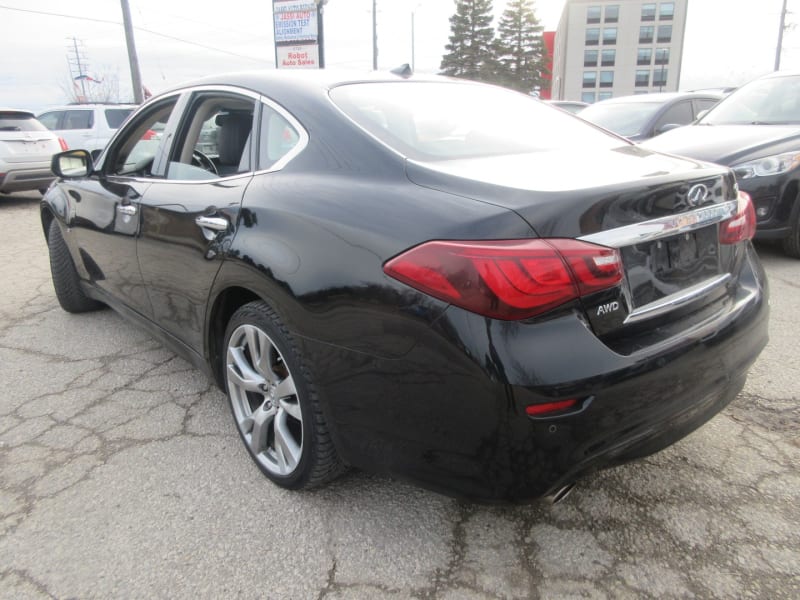 Infiniti Q70 2015 price $11,900