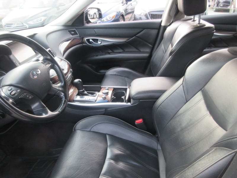 Infiniti Q70 2015 price $11,900