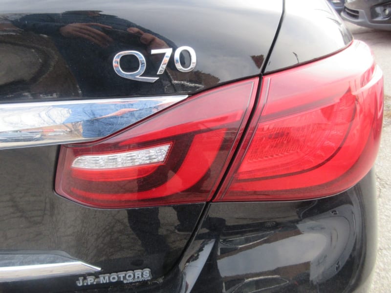 Infiniti Q70 2015 price $11,900