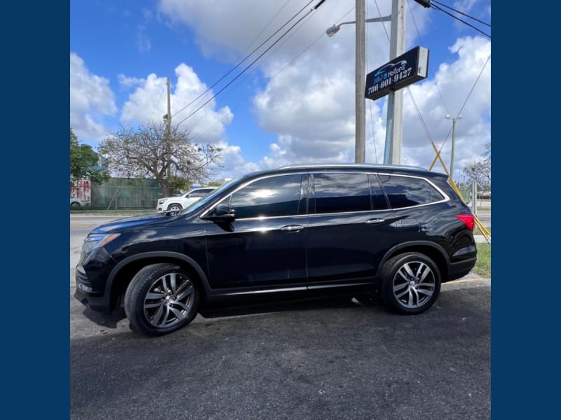 Honda Pilot 2017 price $13,995