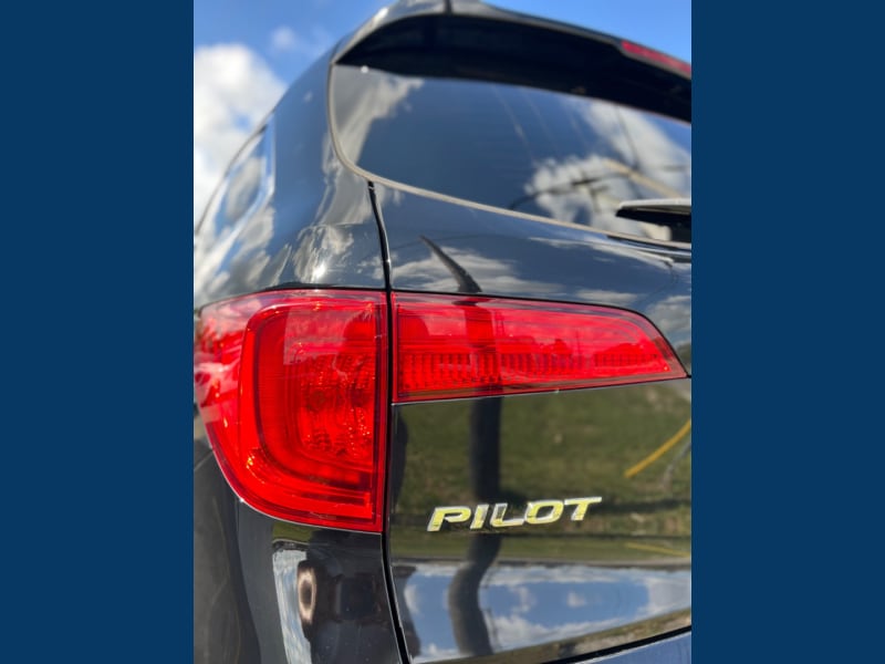 Honda Pilot 2017 price $13,995