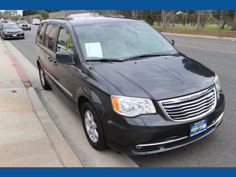 Chrysler Town & Country 2012 price $0
