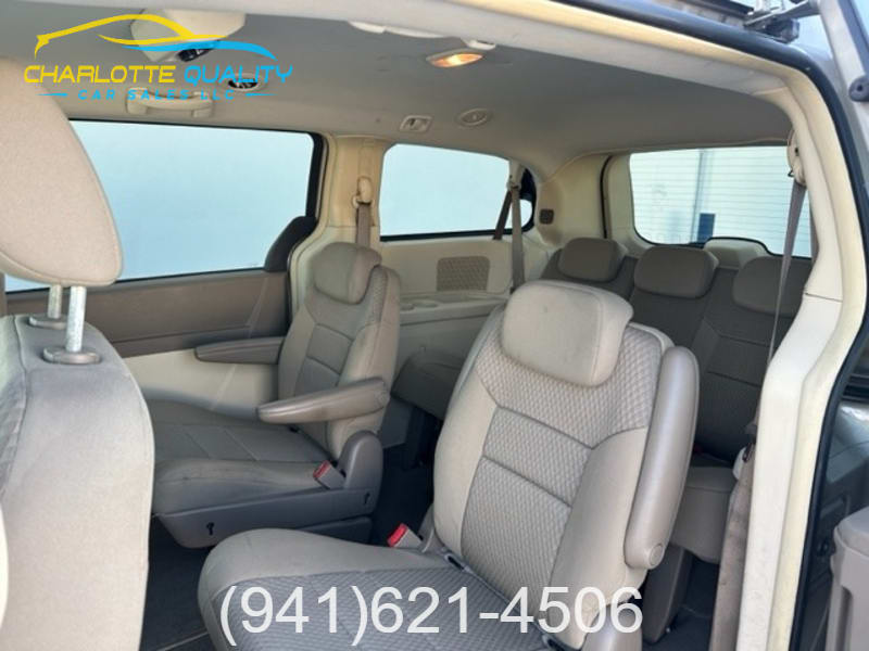 Chrysler Town & Country 2009 price $3,600 Cash