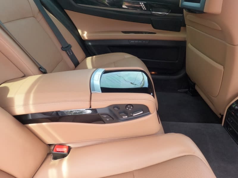 BMW 7-Series 2012 price $28,900