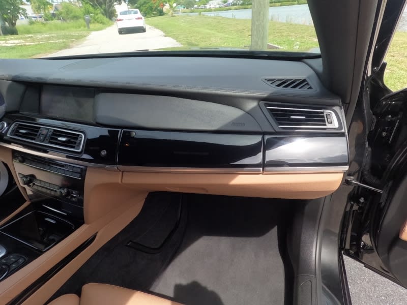 BMW 7-Series 2012 price $28,900