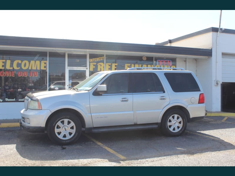 Lincoln Navigator 2006 price $8,995