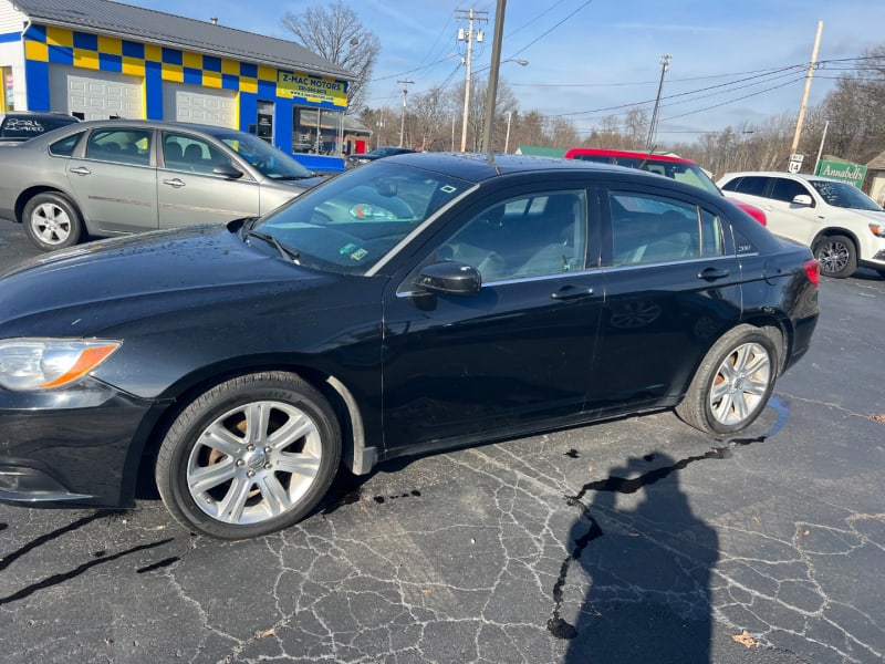 Chrysler 200 2011 price $7,990