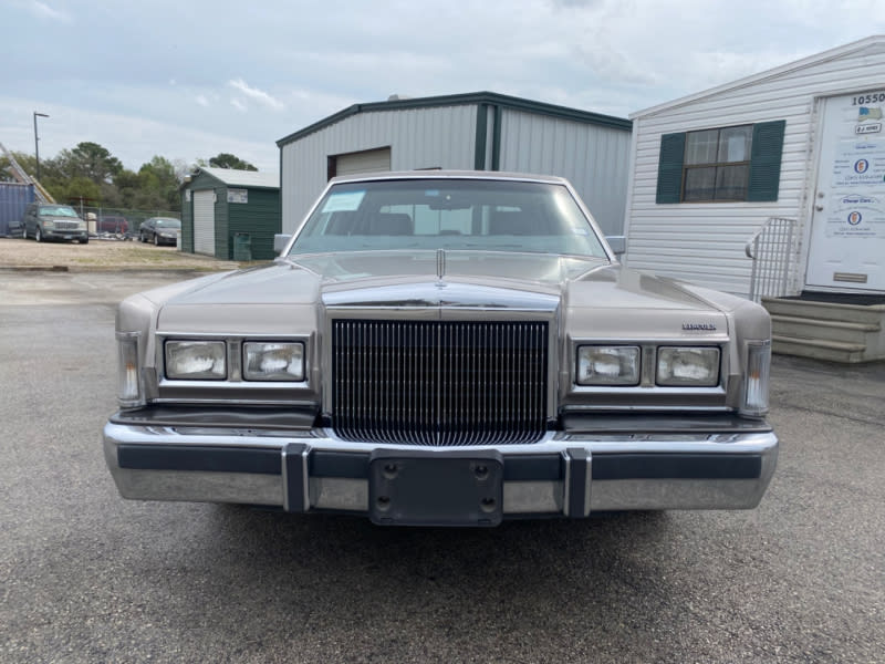 Lincoln Town Car 1988 price $13,000