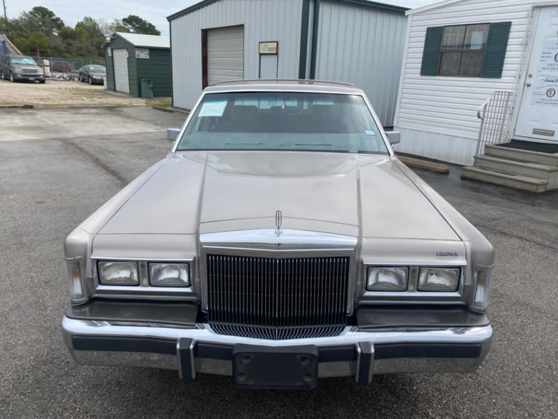 Lincoln Town Car 1988 price $13,000