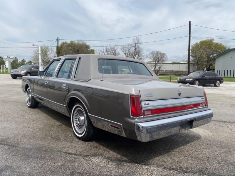 Lincoln Town Car 1988 price $13,000