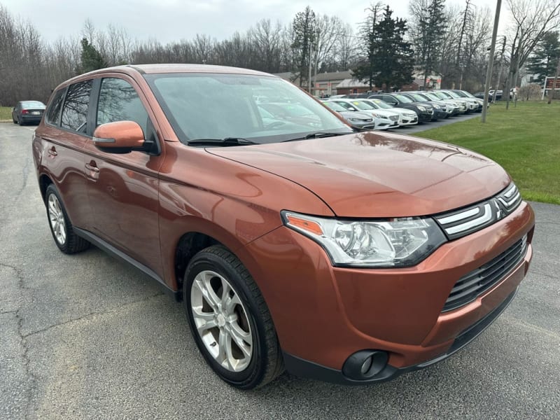 MITSUBISHI OUTLANDER 2014 price $8,925