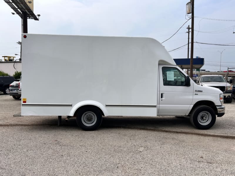 Ford Econoline Commercial Cutaway 2015 price $19,995