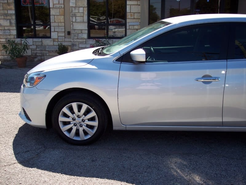 Nissan Sentra 2015 price $9,995