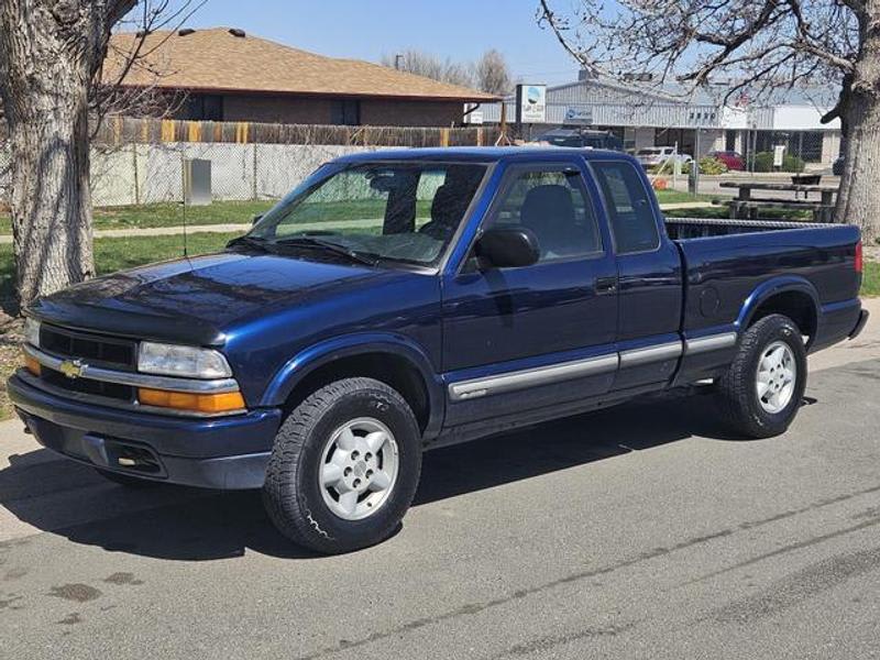 Chevrolet S10 Extended Cab 2000 price $7,988