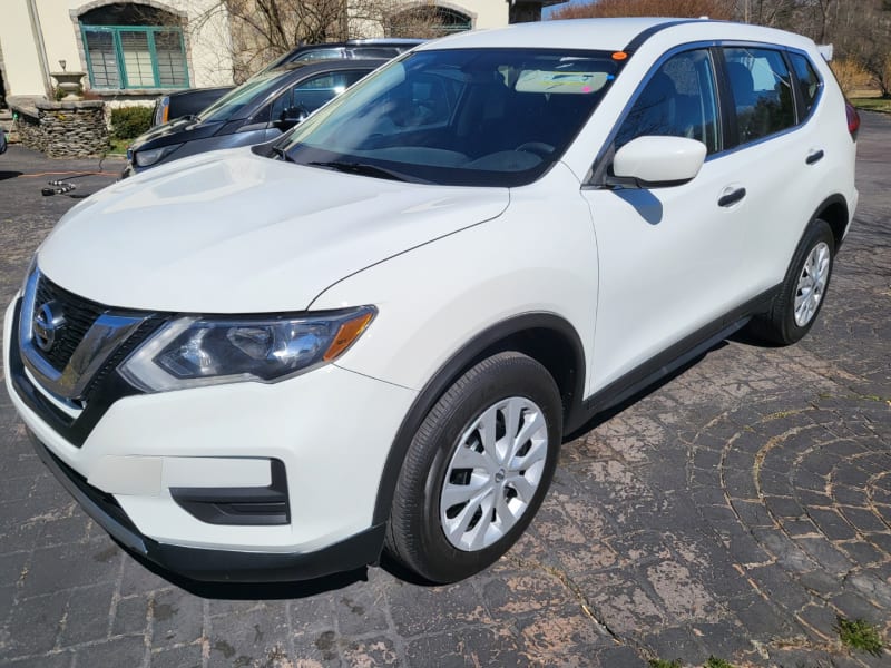 Nissan Rogue 2017 price $10,995