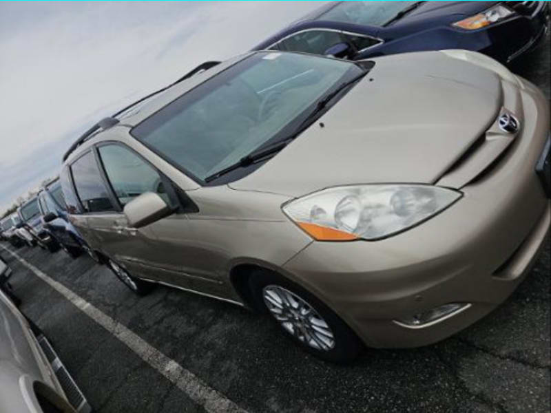 Toyota Sienna 2010 price $8,995