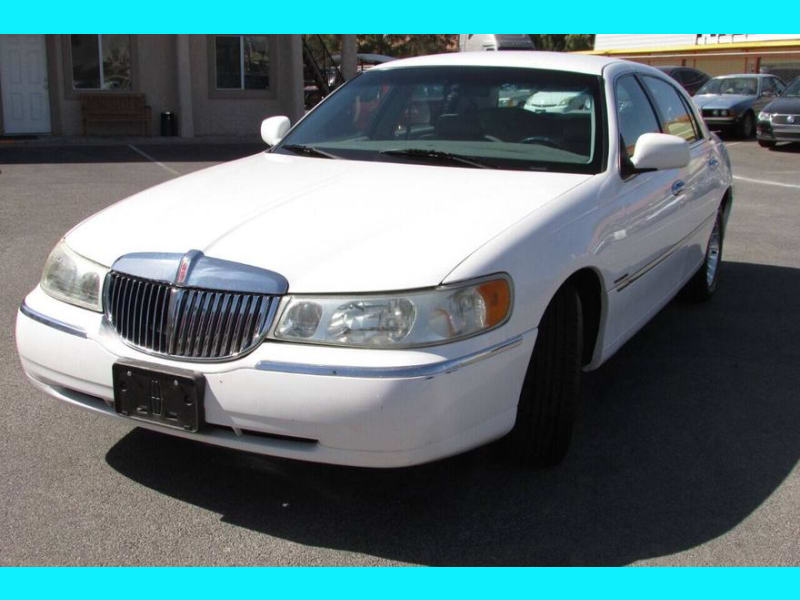 Lincoln Town Car 1998 price $4,500