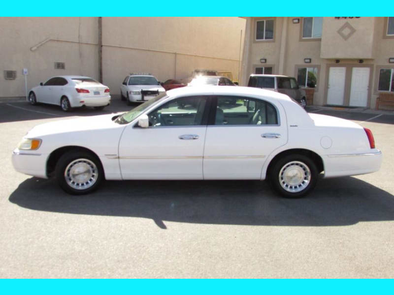 Lincoln Town Car 1998 price $4,500