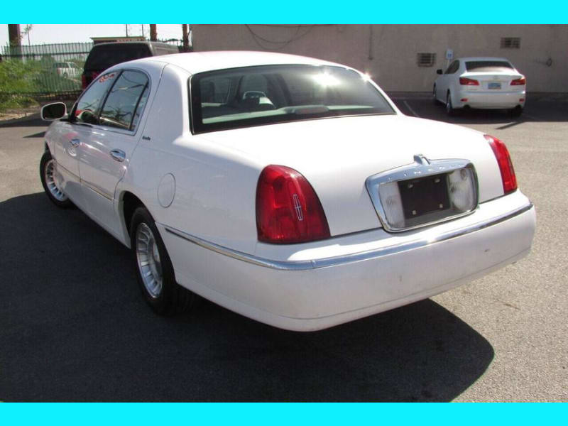 Lincoln Town Car 1998 price $4,500