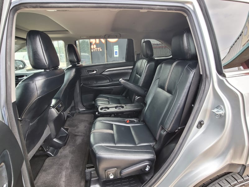 Toyota Highlander 2018 price $23,999