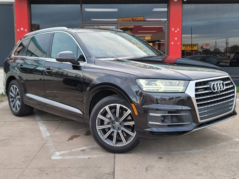 Audi Q7 2017 price $23,999