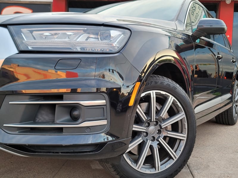 Audi Q7 2017 price $23,999