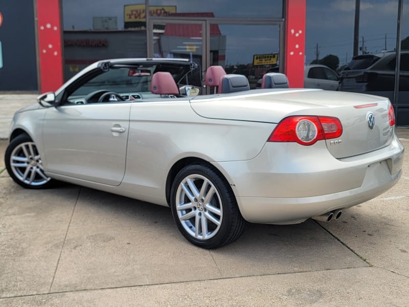 Volkswagen Eos 2010 price $8,499