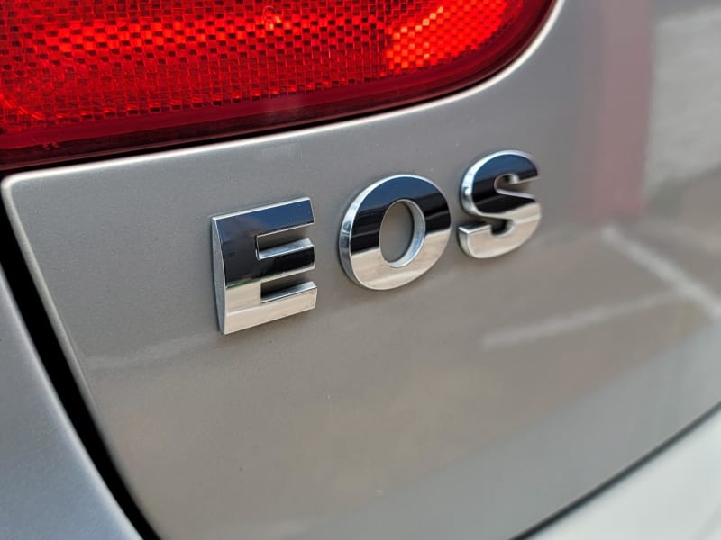 Volkswagen Eos 2010 price $8,499