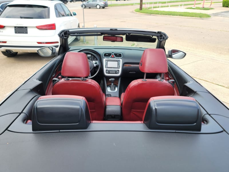 Volkswagen Eos 2010 price $8,499