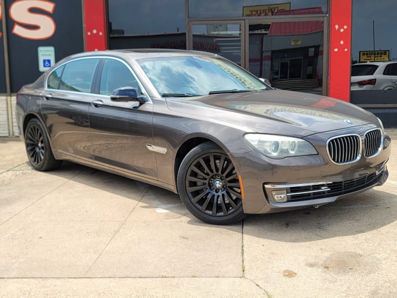 BMW 7-Series 2013 price $13,499