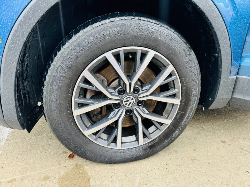 Volkswagen Tiguan 2020 price $14,995