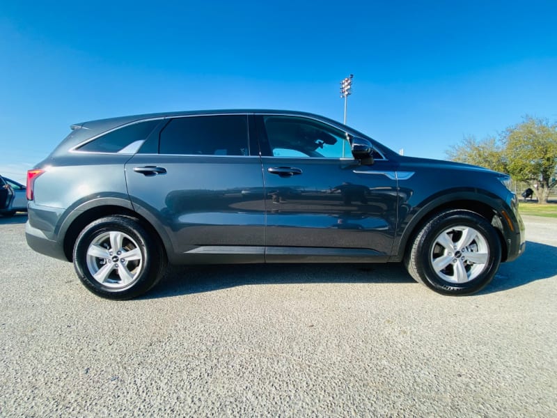 Kia Sorento 2023 price $25,995