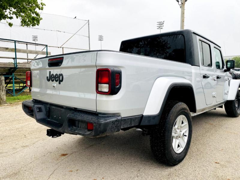 Jeep Gladiator 2023 price $36,995