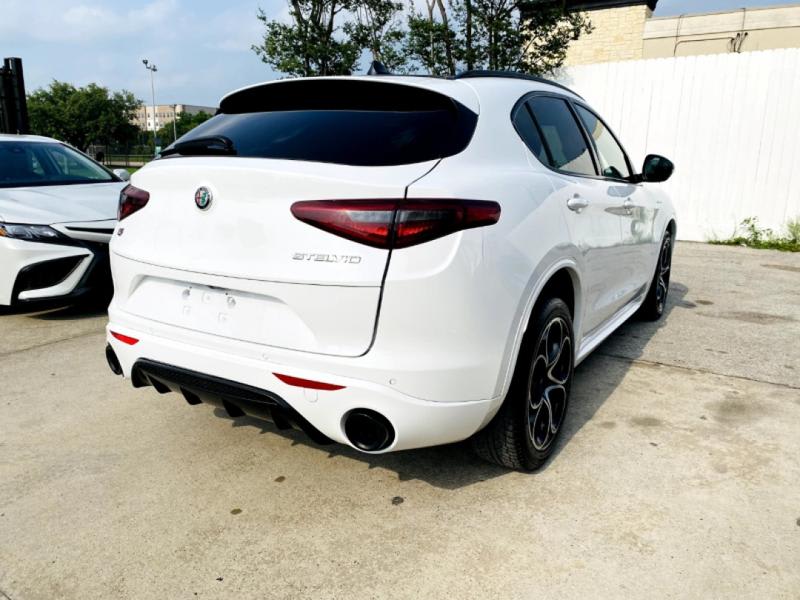 Alfa Romeo Stelvio 2022 price $28,995