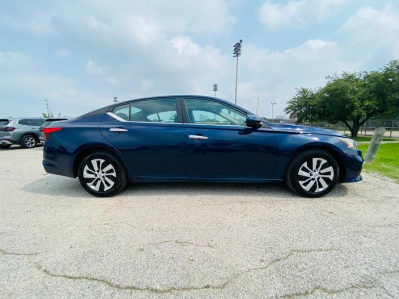 Nissan Altima 2021 price $14,995