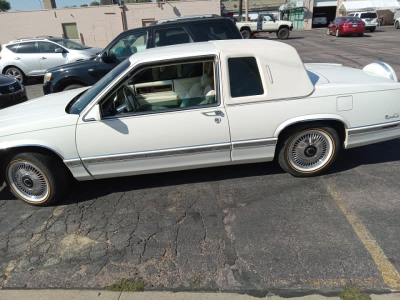 Cadillac Deville 1992 price $7,500