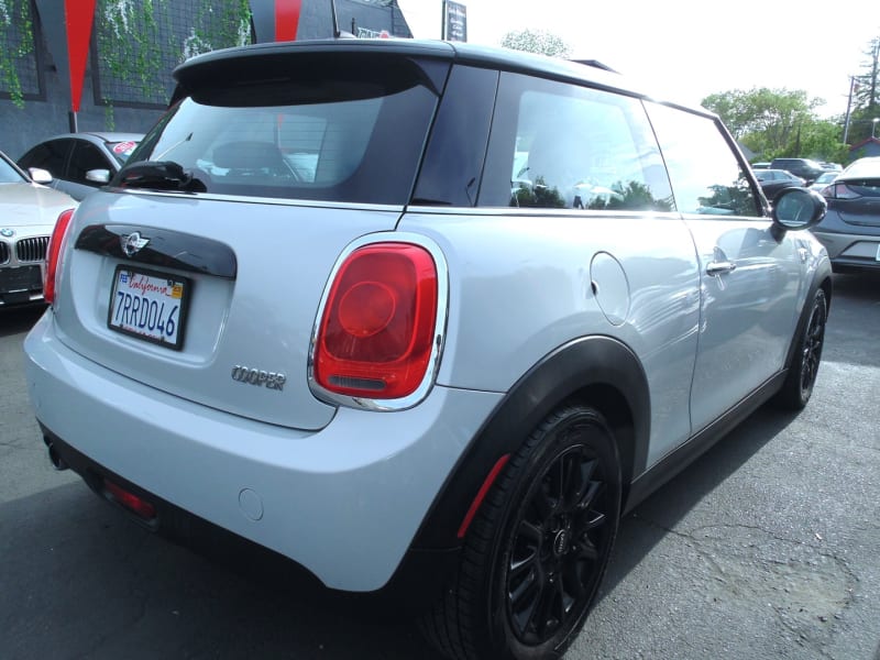 Mini Cooper Hardtop 2016 price $8,750