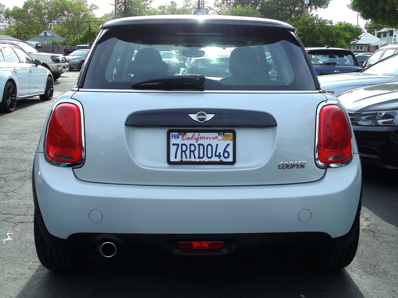 Mini Cooper Hardtop 2016 price $8,750