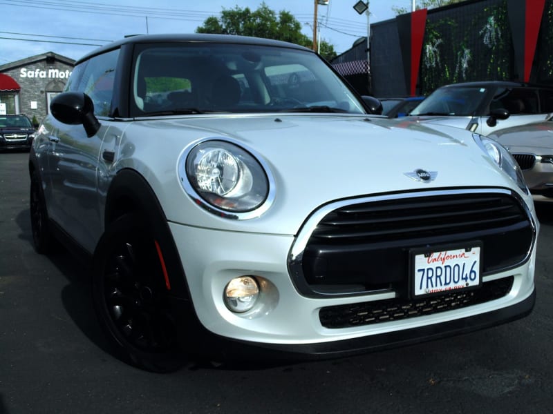 Mini Cooper Hardtop 2016 price $8,750