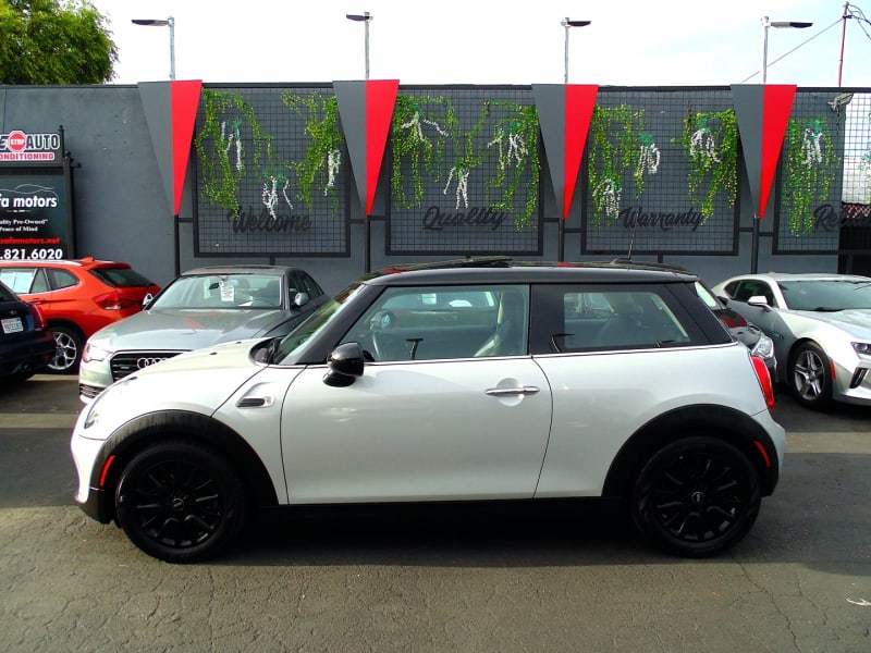 Mini Cooper Hardtop 2016 price $8,750