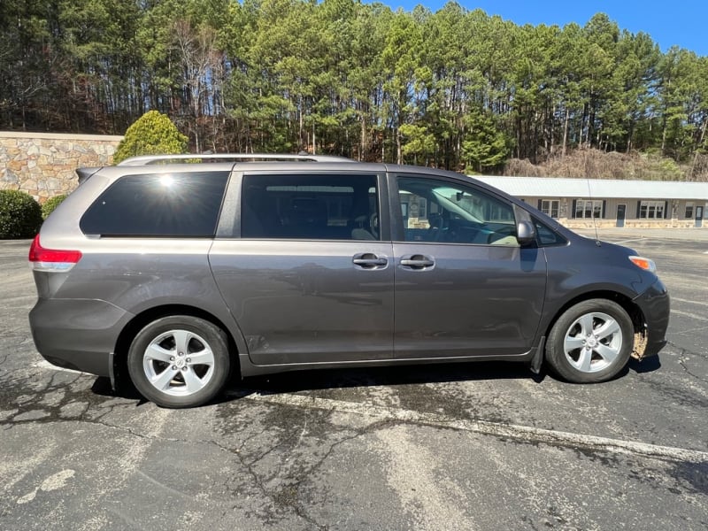 Toyota Sienna 2011 price $10,900