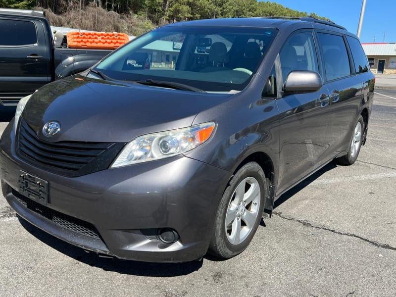 Toyota Sienna 2011 price $10,900