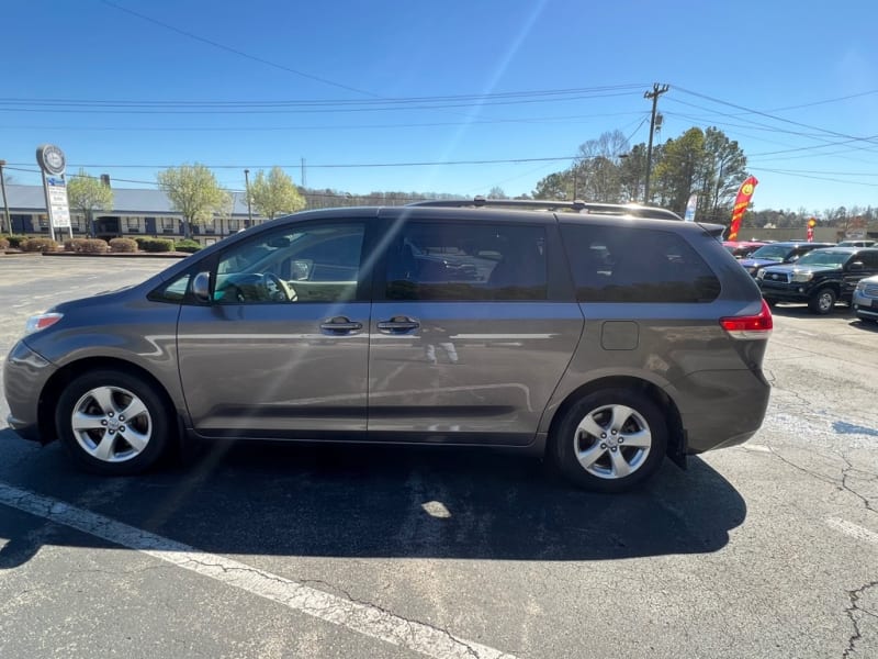 Toyota Sienna 2011 price $10,900