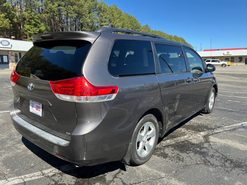 Toyota Sienna 2011 price $10,900