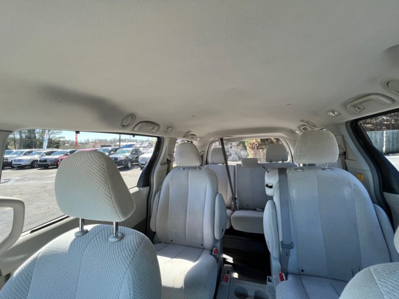 Toyota Sienna 2011 price $10,900